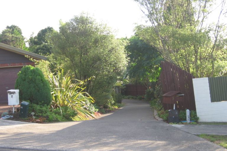 Photo of property in 5 Murano Place, Chatswood, Auckland, 0626