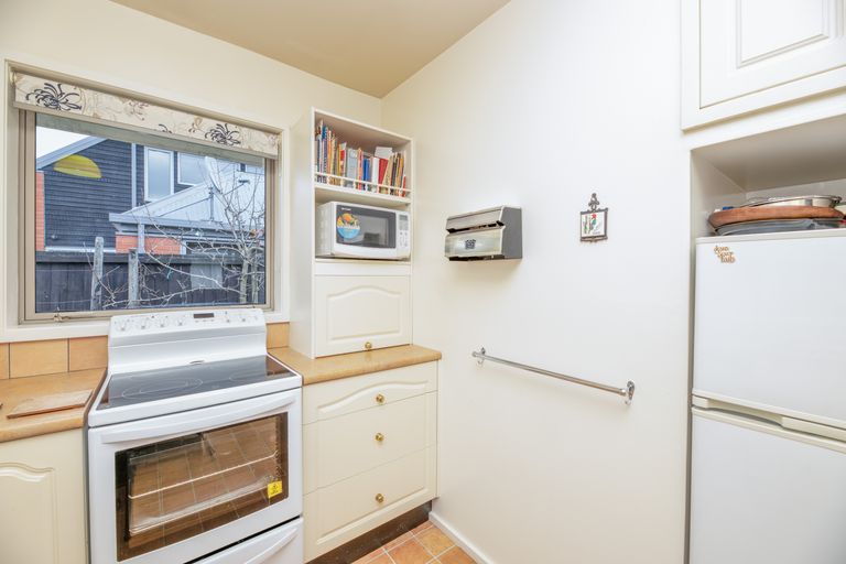 Photo of property in 2/2a Chilcombe Street, Ilam, Christchurch, 8041