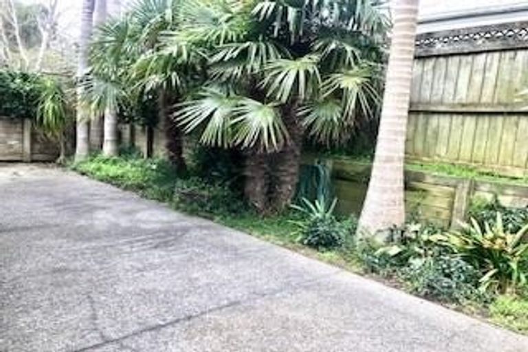 Photo of property in 3/4a Corrella Road, Belmont, Auckland, 0622