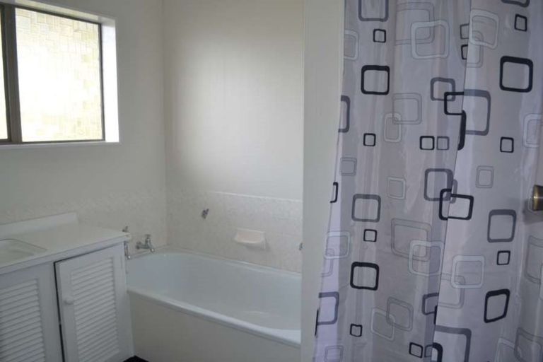 Photo of property in 16 Tiverton Crescent, Whalers Gate, New Plymouth, 4310