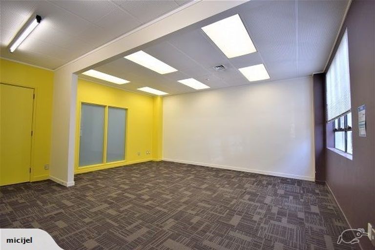 Photo of property in 350a Great South Road, Opaheke, Papakura, 2113