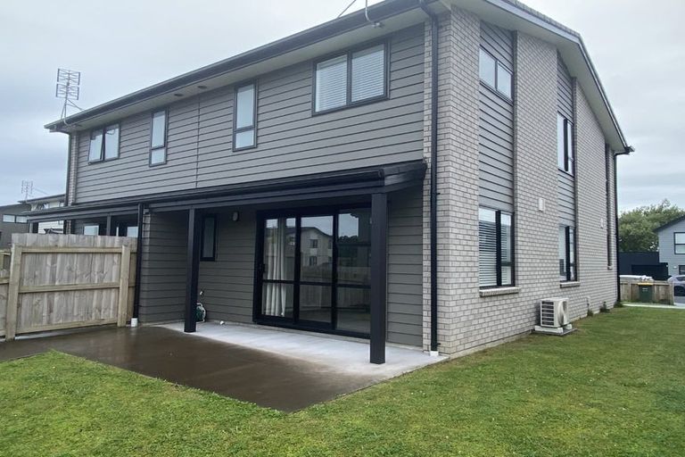 Photo of property in 11 Discovery Place, Marfell, New Plymouth, 4310