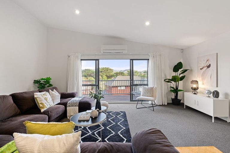 Photo of property in 7 Joseph Banks Drive, Whitby, Porirua, 5024