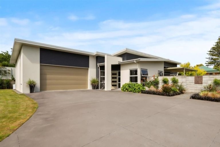 Photo of property in 39 Gladstone Street, Hawera, 4610