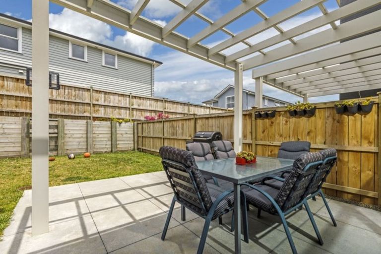 Photo of property in 10 Couldrey Crescent, Red Beach, 0932