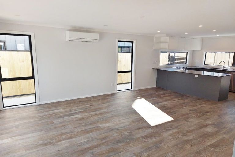 Photo of property in 10 Raeble Walkington Lane, Wallaceville, Upper Hutt, 5018