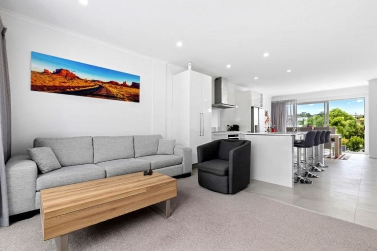 Photo of property in 10 Couldrey Crescent, Red Beach, 0932