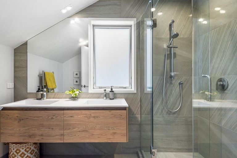 Photo of property in 1/56 Castor Bay Road, Castor Bay, Auckland, 0620