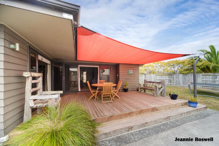 Photo of property in 9 Walnut Grove, Kelvin Grove, Palmerston North, 4414