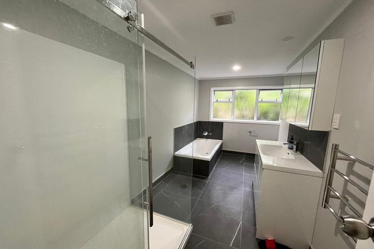 Photo of property in 16 Bowater Place, Manurewa, Auckland, 2102