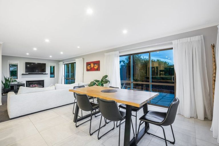 Photo of property in 17 Kepler Way, Aotea, Porirua, 5024