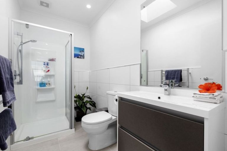 Photo of property in 10 Couldrey Crescent, Red Beach, 0932