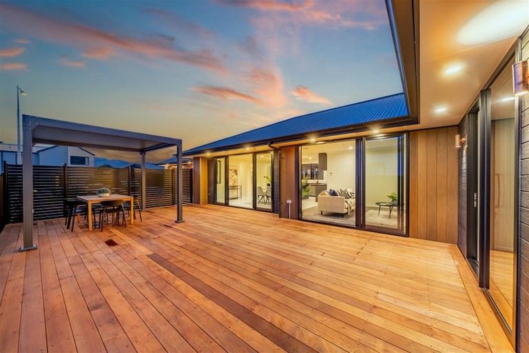 Photo of property in 17 Cynisca Crescent, Wallaceville, Upper Hutt, 5018