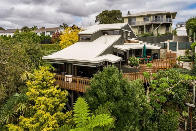 Photo of property in 19a Selwyn Road, Hospital Hill, Napier, 4110