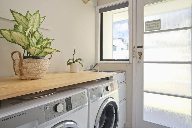 Photo of property in 8 Santiago Crescent, Unsworth Heights, Auckland, 0632