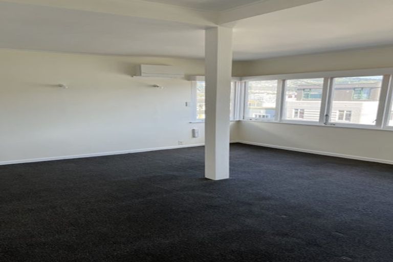 Photo of property in 22 Hawker Street, Mount Victoria, Wellington, 6011