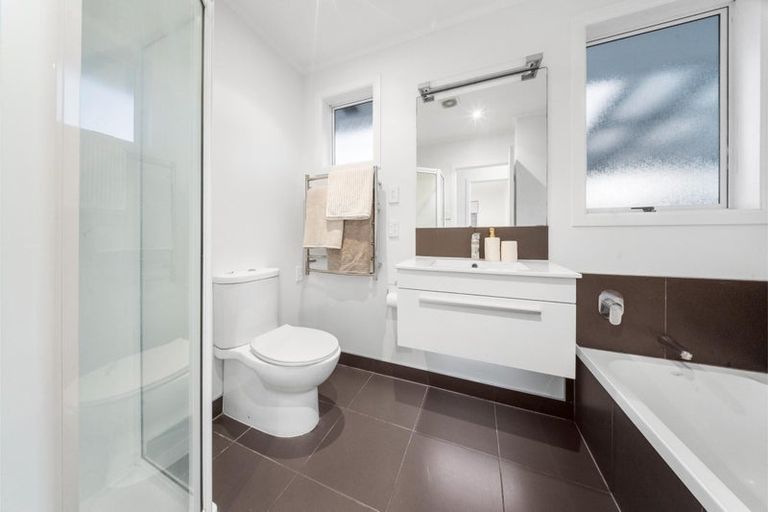 Photo of property in 37 Mckenzie Road, Mangere Bridge, Auckland, 2022