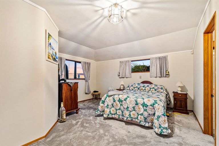 Photo of property in 1/181 Luckens Road, West Harbour, Auckland, 0618