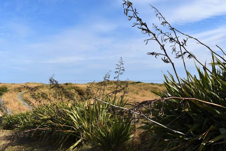 Photo of property in 18 Beachview Grove, Peka Peka, Waikanae, 5391