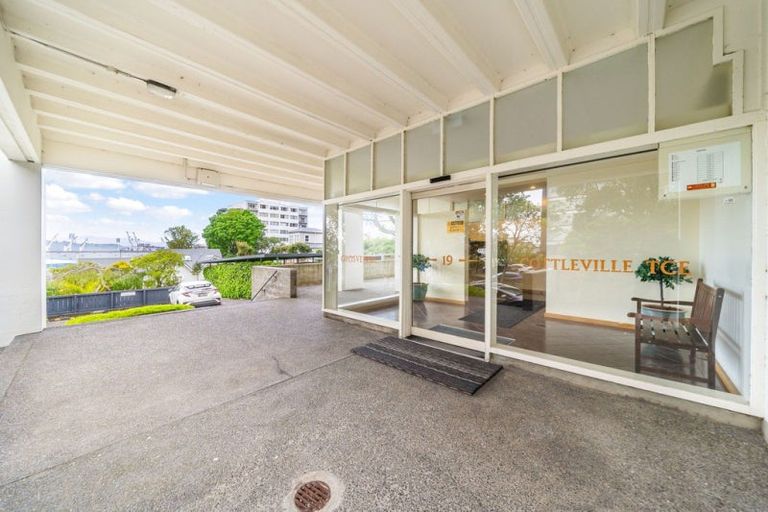 Photo of property in Grosvenor Flats, 19 Cottleville Terrace, Thorndon, Wellington, 6011