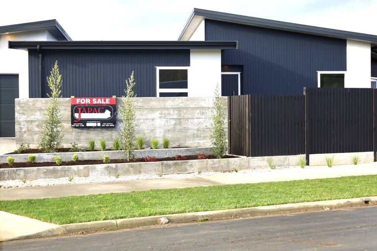Photo of property in 92 Freedom Drive, Kelvin Grove, Palmerston North, 4470