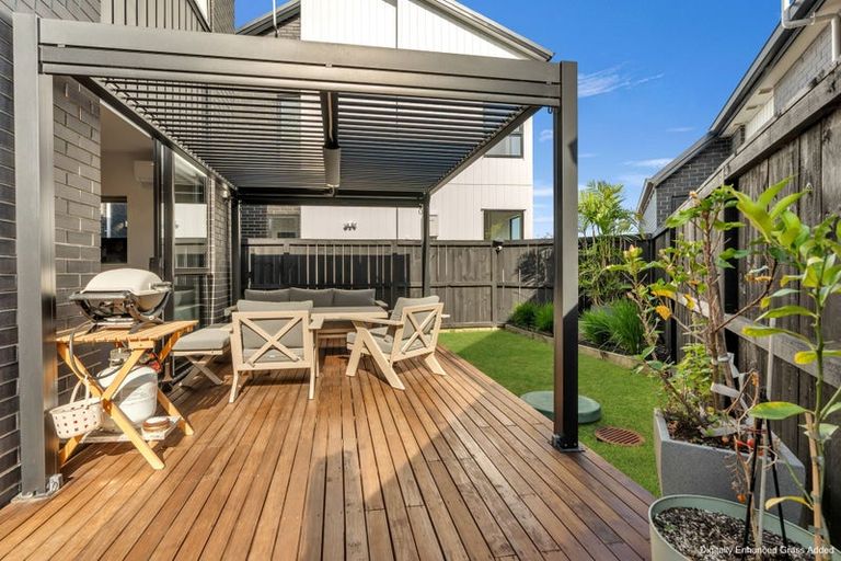 Photo of property in 19 Konoba Avenue, Kumeu, 0810