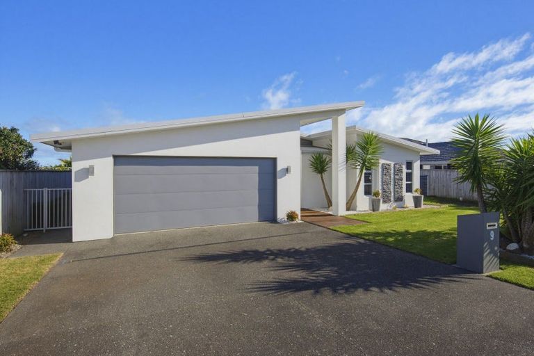 Photo of property in 9 Taranui Way, Paraparaumu Beach, Paraparaumu, 5032