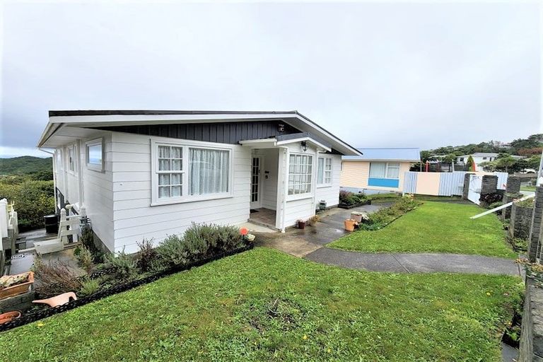 Photo of property in 24 Cypress Drive, Maungaraki, Lower Hutt, 5010