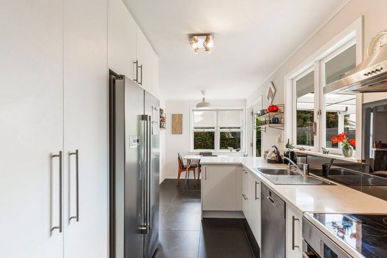 Photo of property in 55 Graham Avenue, Te Atatu Peninsula, Auckland, 0610