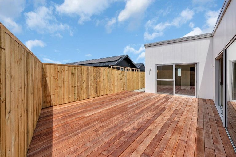 Photo of property in 111 Kaurinui Crescent, One Tree Point, 0118