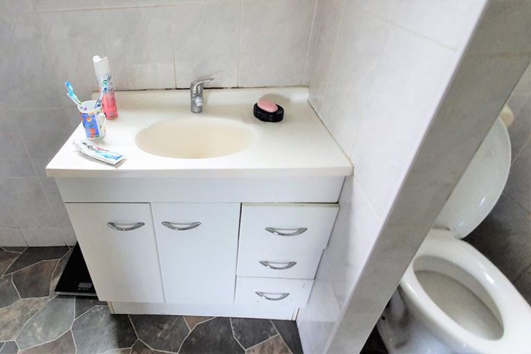 Photo of property in 90 Stapleford Crescent, Browns Bay, Auckland, 0630