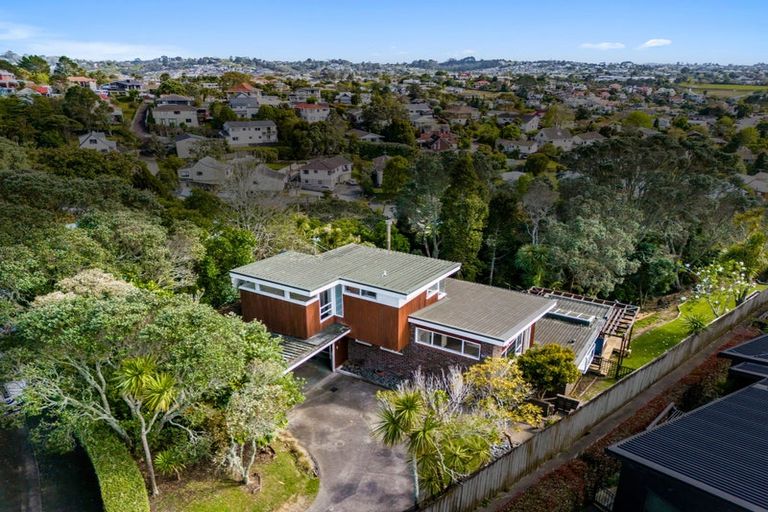 Photo of property in 603 East Coast Road, Browns Bay, Auckland, 0632