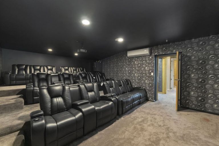 Photo of property in 35 Grumman Lane, Newlands, Wellington, 6037