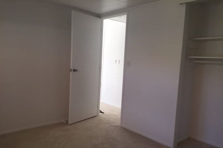Photo of property in 2/25 Saxon Street, Waterview, Auckland, 1026