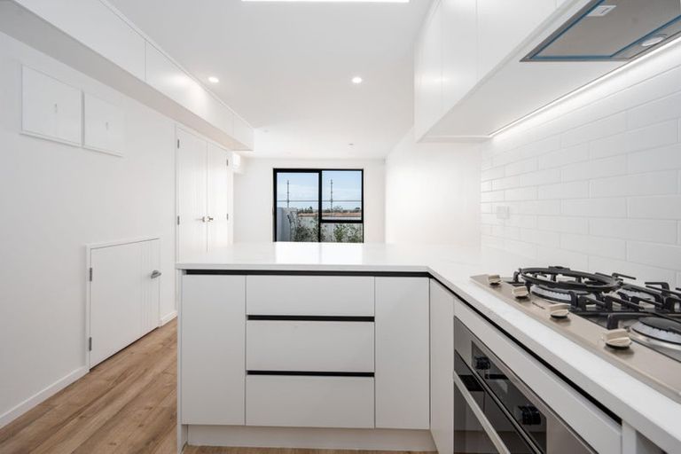 Photo of property in 6/737 East Coast Road, Browns Bay, Auckland, 0630