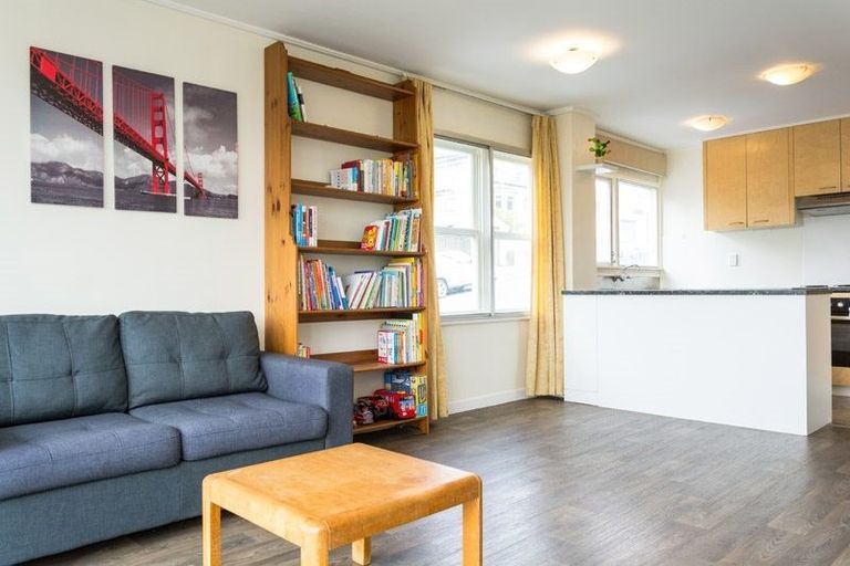 Photo of property in Newman Court Apartments, 2 Newman Terrace, Thorndon, Wellington, 6011