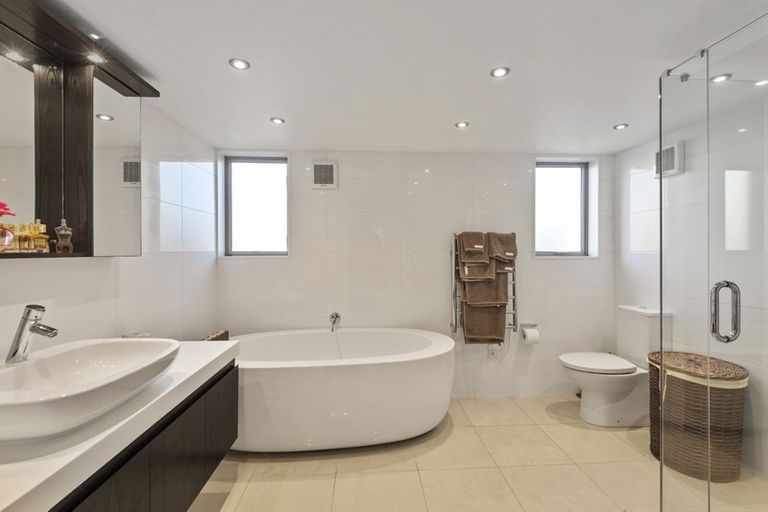 Photo of property in 16 Gracefield Avenue, Christchurch Central, Christchurch, 8013