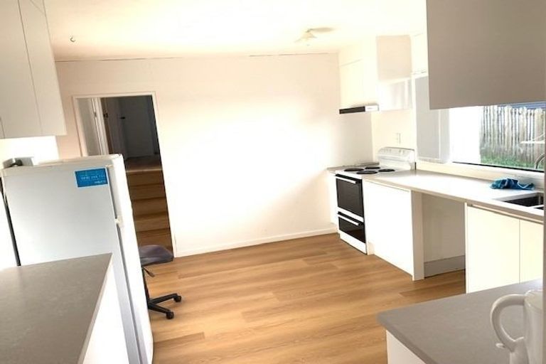 Photo of property in 19 Jumento Place, Unsworth Heights, Auckland, 0632