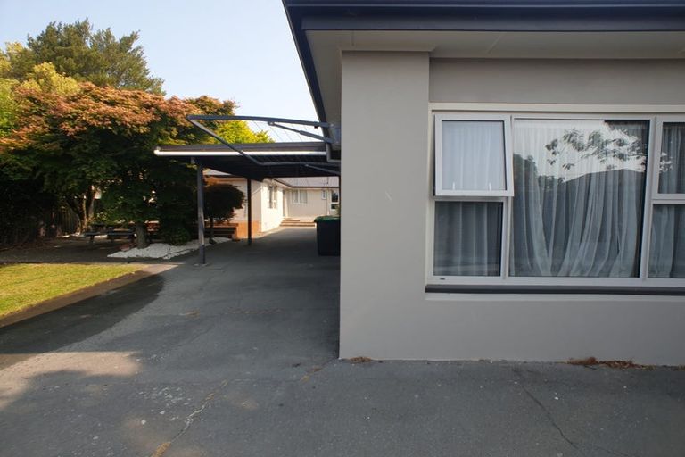 Photo of property in 37 Acacia Avenue, Upper Riccarton, Christchurch, 8041