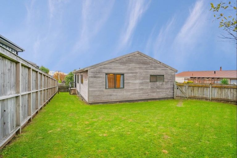 Photo of property in 19a Huia Street, Waikanae, 5036