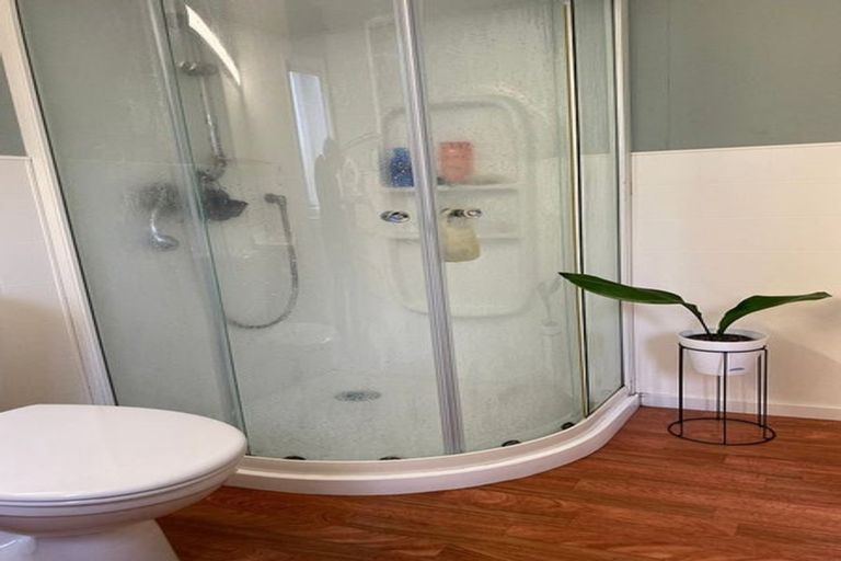 Photo of property in 2/366a Glenfield Road, Glenfield, Auckland, 0629