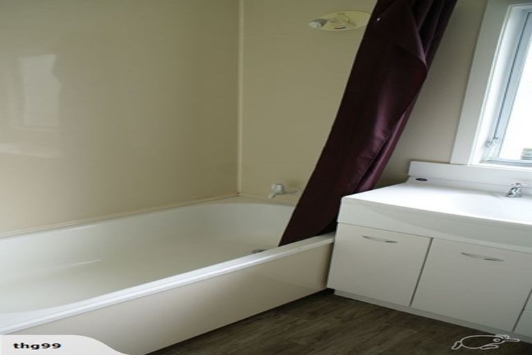 Photo of property in 2/2 Cashmere Road, Cashmere, Christchurch, 8022