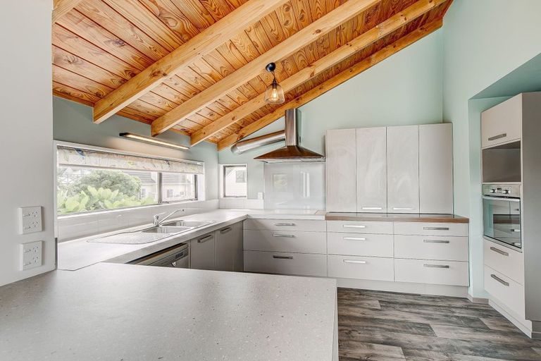 Photo of property in 2/13 Mana Esplanade, Paremata, Porirua, 5026