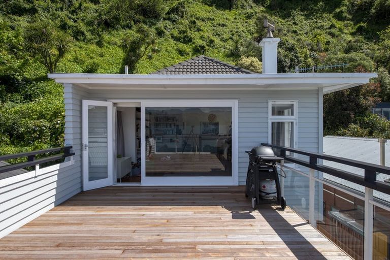 Photo of property in 189 Marine Parade, Seatoun, Wellington, 6022