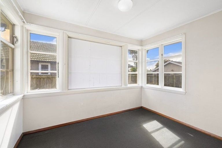 Photo of property in 9 Virgil Place, Northcote, Christchurch, 8052