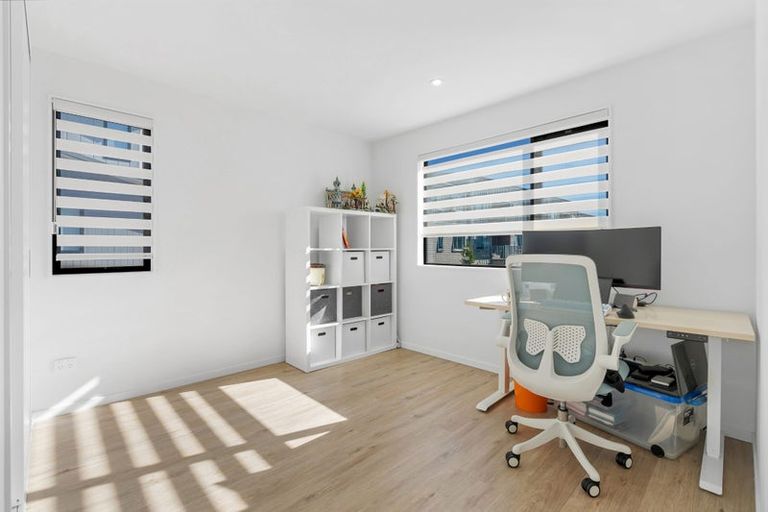 Photo of property in 14 Eileen Newey Place, Henderson, Auckland, 0612