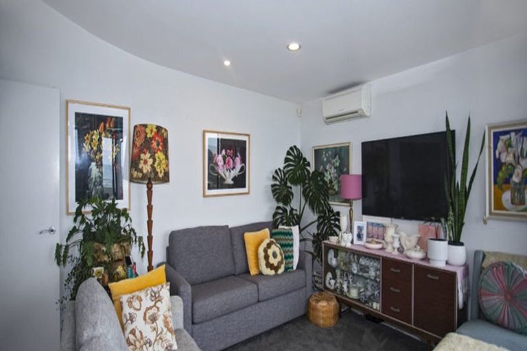 Photo of property in 1/203 Marine Parade, Mount Maunganui, 3116