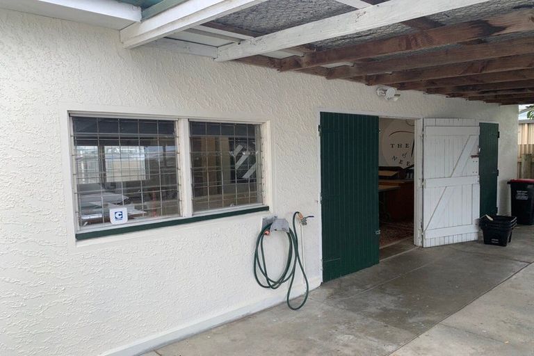 Photo of property in 410-412 Avenue Road West, Hastings, 4122