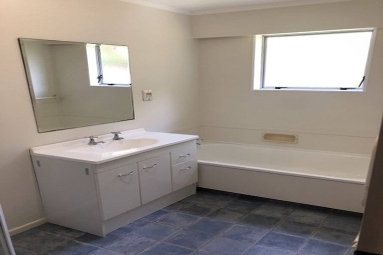 Photo of property in 17 Ngarimu Grove, Ngaio, Wellington, 6035