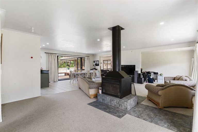 Photo of property in 10 Whites Road, Whitford, Howick, 2571